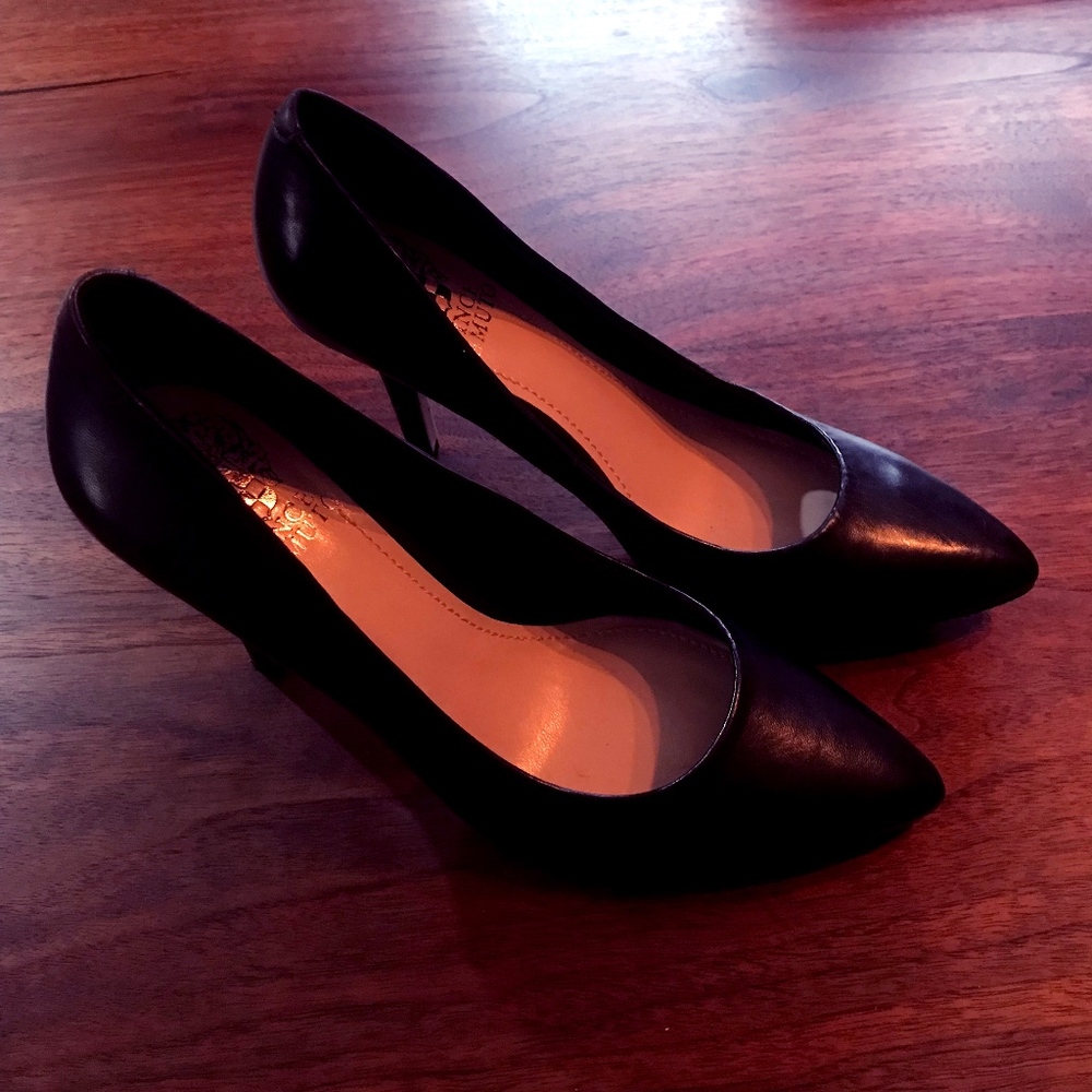 VINCE CAMUTO BLACK WOMEN’S POINT-TOE PUMP size 6